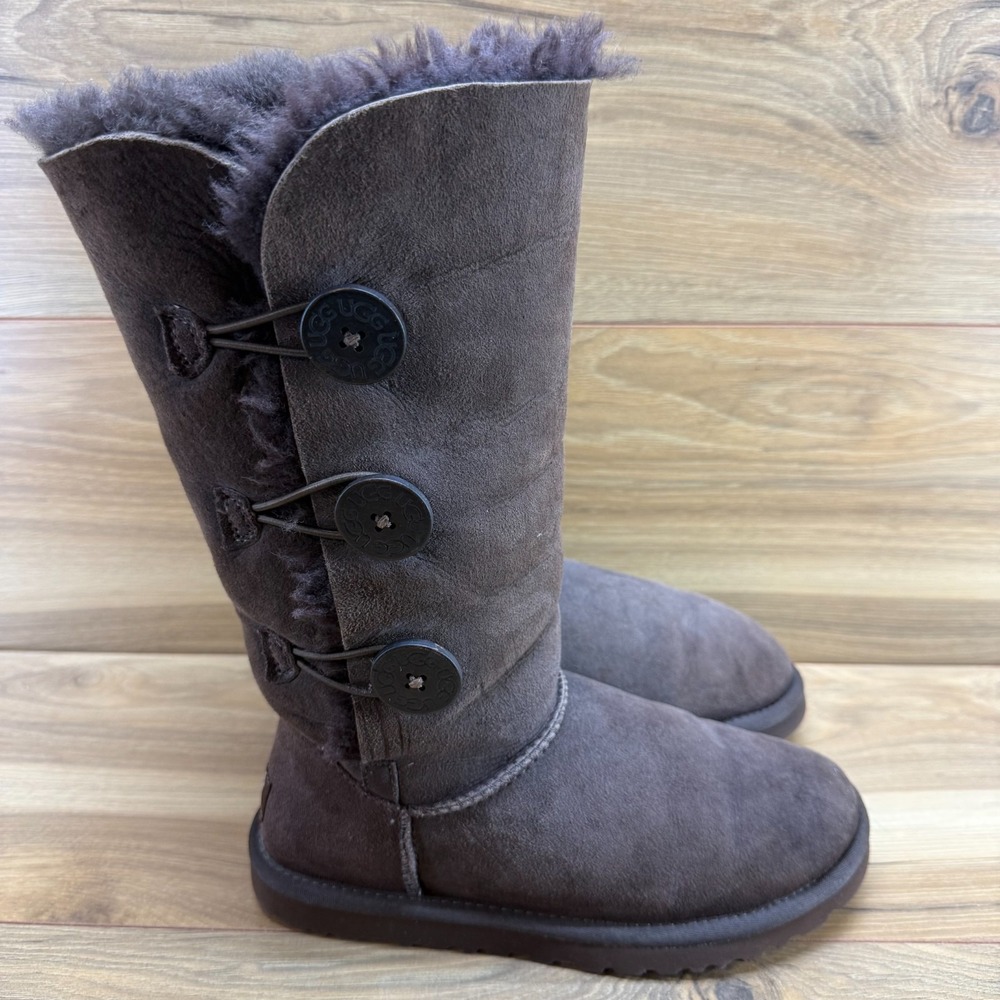 UGG Bailey Button Tall Boots Womens 6 Dark Brown Suede Shearling Fur Lined Cozy